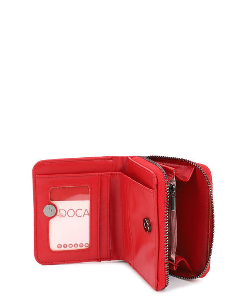 Πορτοφόλι DOCA σε κόκκινο χρώμα με ριγέ σχέδιο και καπιτονέ υφή. ΤΠΠ189000