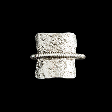 Χειροποίητο Δαχτυλίδι από επαργυρωμένο ορείχαλκο σε γεωμετρικό  Δ111000