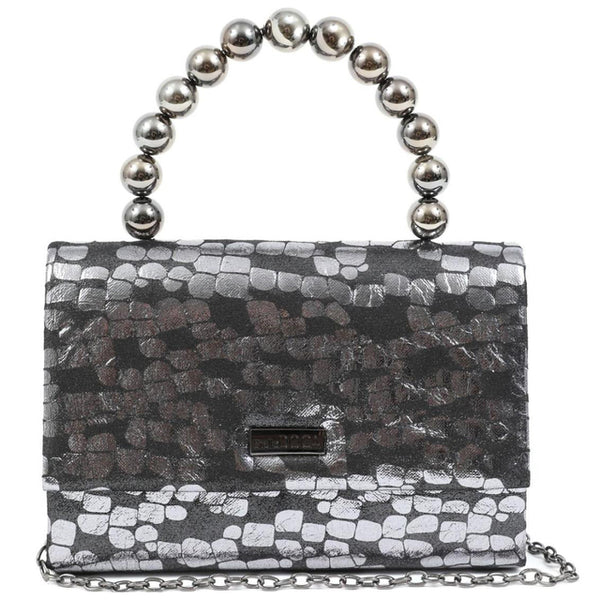 Γυναικείο βραδινό τσαντάκι DOCA clutch σε ασημί χρώμα με χερούλι με πέρλες αλυσίδα, ιδιαίτερη υφή και κλείσιμο με καπάκι. ΤΠΤ901000