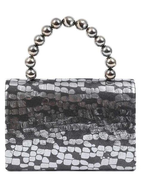Γυναικείο βραδινό τσαντάκι DOCA clutch σε ασημί χρώμα με χερούλι με πέρλες αλυσίδα, ιδιαίτερη υφή και κλείσιμο με καπάκι. ΤΠΤ901000
