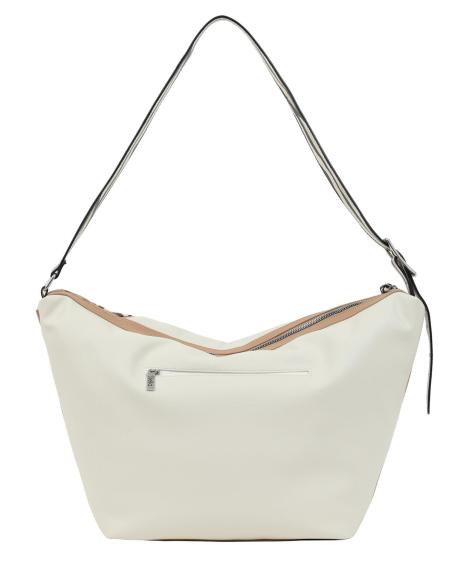 Γυναικεία τσάντα ώμου DOCA σε animal print άσπρο χρώμα με διακοσμητικές λεπτομέρειες και ρυθμιζόμενο λουράκι. ΤΠΤ070000