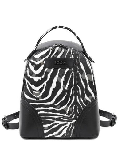 Γυναικεία τσάντα πλάτης DOCA σε μαύρο animal print χρώμα με εξωτερική τσέπη. ΤΠΤ041000