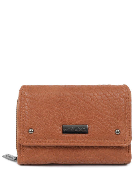 Πορτοφόλι DOCA σε ταμπά χρώμα με τρουκς,κλείσιμο με καπάκι και ανάγλυφη υφή. ΤΠΠ457000