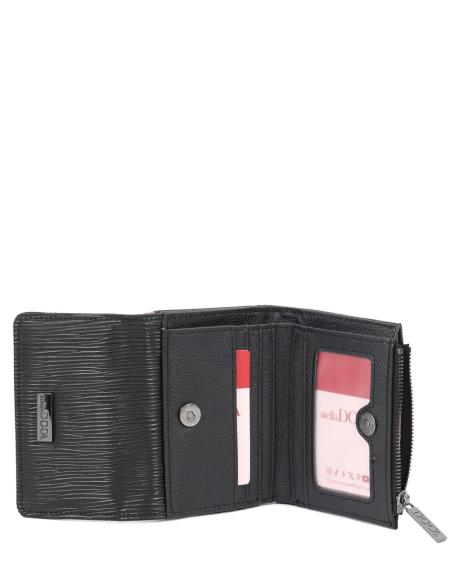 Πορτοφόλι DOCA σε μαύρο χρώμα με ανάγλυφη υφή και κλείσιμο με καπάκι. ΤΠΠ455000