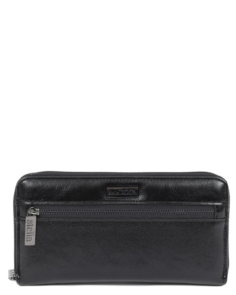 Πορτοφόλι DOCA σε μαύρο χρώμα με ανάγλυφη υφή, μακρόστενο σχήμα και διπλό φερμουάρ.  ΤΠΠ469000