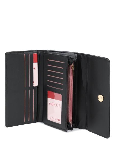 Πορτοφόλι DOCA σε μαύρο χρώμα με μακρόστενο σχήμα, διακοσμητικές λεπτομέρειες και κλείσιμο με καπάκι. ΤΠΠ484000