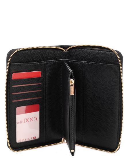 Πορτοφόλι DOCA σε μαύρο χρώμα με μακρόστενο σχήμα και ανάγλυφη υφή. ΤΠΠ490000