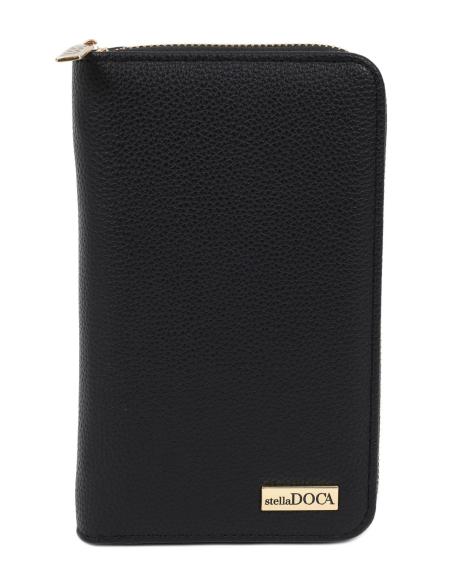 Πορτοφόλι DOCA σε μαύρο χρώμα με μακρόστενο σχήμα και ανάγλυφη υφή. ΤΠΠ490000