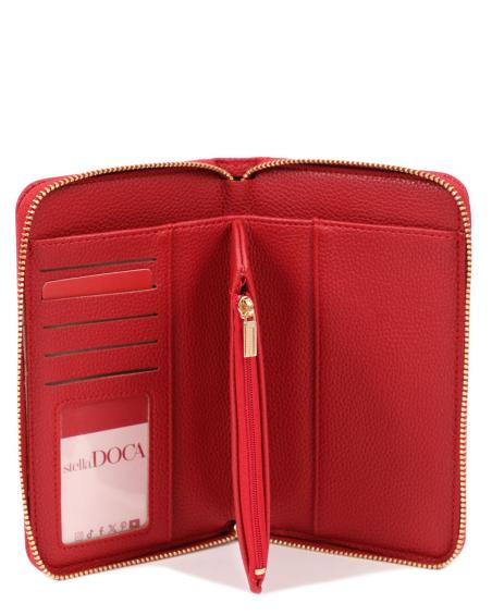 Πορτοφόλι DOCA σε κόκκινο χρώμα με μακρόστενο σχήμα και ιδιαίτερη υφή. ΤΠΠ489000