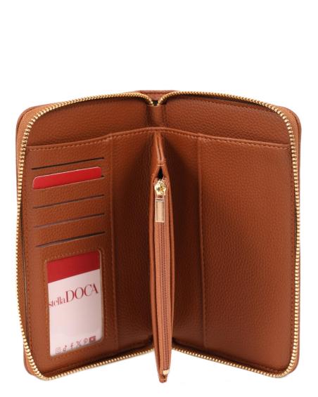 Πορτοφόλι DOCA σε ταμπά χρώμα με μακρόστενο σχήμα και ιδιαίτερη υφή.. ΤΠΠ488000