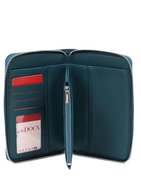 Πορτοφόλι DOCA σε πετρόλ χρώμα με μακρόστενο σχήμα. ΤΠΠ487000