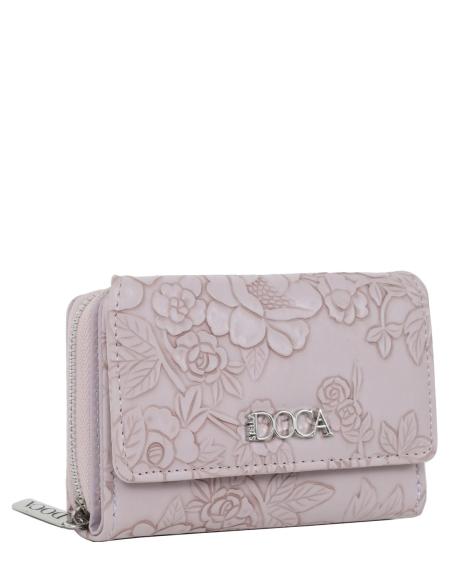 Πορτοφόλι DOCA σε λιλά χρώμα με ιδιαίτερη υφή, φλοράλ τύπωμα και κλείσιμο με καπάκι. ΤΠΠ505000