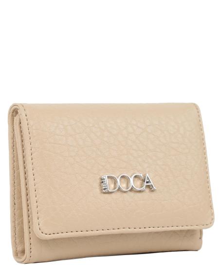 Πορτοφόλι DOCA σε μπεζ χρώμα με κλείσιμο με καπάκι και ιδιαίτερη υφή. ΤΠΠ515000