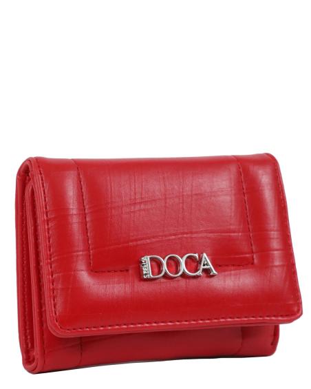 Πορτοφόλι DOCA σε κόκκινο χρώμα με διακοσμητικές λεπτομέρειες, ιδιαίτερη υφή και κλείσιμο με καπάκι. ΤΠΠ517000