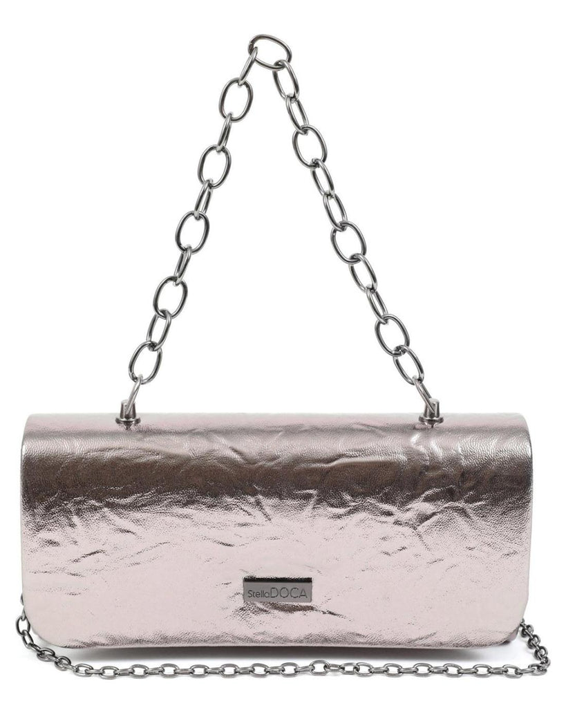 Γυναικείο βραδινό τσαντάκι DOCA clutch σε ασημί χρώμα χρώμα με εξωτερική τσέπη, κροκό υφή και τρουκς. ΤΠΤ897000