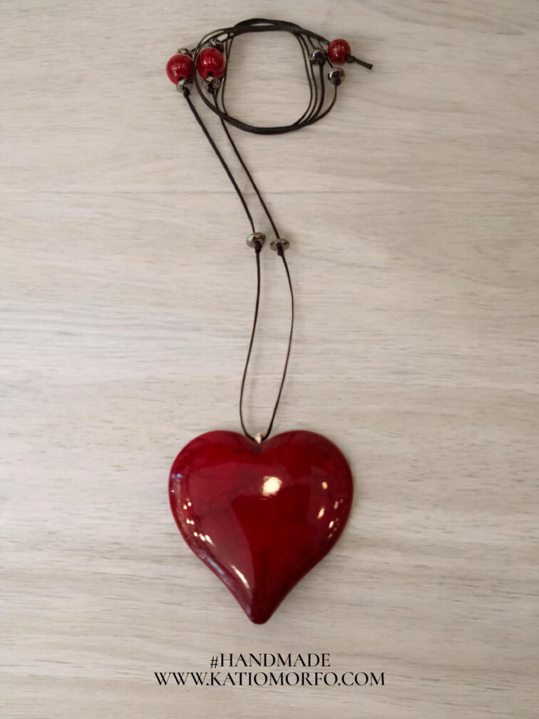 Χειροποίητο μακρύ κολιέ με καρδιά και πέτρες χαολίτη Κ256000