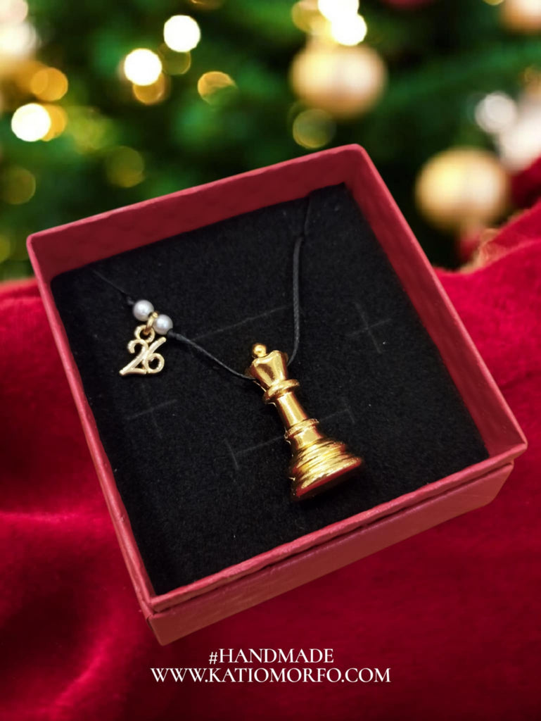 Χειροποίητο κολιέ γούρι Βασίλισσα Κ253000