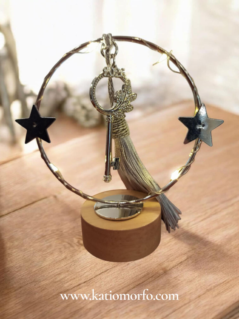 Χειροποίητο Γούρι '26 γλυπτό σε ξύλο με φως XM400000