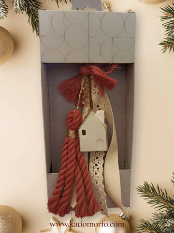 Χειροποίητο Γούρι Κεραμικό Σπιτάκι σε κουτάκι δώρου XM365000