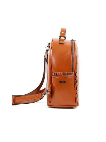 Tσάντα πλάτης DOCA σε κάμελ χρώμα με πλαϊνές τσέπες, τύπωμα λογότυπο και αποσπώμενα/ρυθμιζόμενα λουράκια ΤΠΤ001000