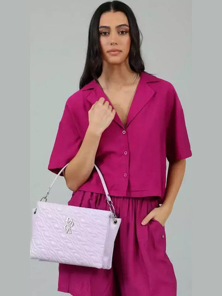 Γυναικεία τσάντα ώμου και χιαστί DOCA σε λιλά χρώμα με καπιτονέ υφή και εξωτερική τσέπη. ΤΠΤ071000