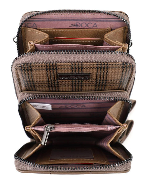 Tσάντα χιαστί DOCA σε καφέ χρώμα με διπλό φερμουάρ, καρό σχέδιο, καπιτονέ υφή και αποσπώμενο/ρυθμιζόμενο λουράκι ΤΠΤ068000