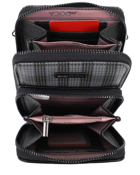 Tσάντα χιαστί DOCA σε μαύρο χρώμα με αποσπώμενο/ρυθμιζόμενο λουράκι, καρό σχέδιο και εξωτερική τσέπη με καπιτονέ υφή ΤΠΤ067000