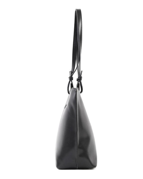 Tσάντα ώμου DOCA σε μαύρο χρώμα με ανάγλυφο λογότυπο ΤΠΤ053000