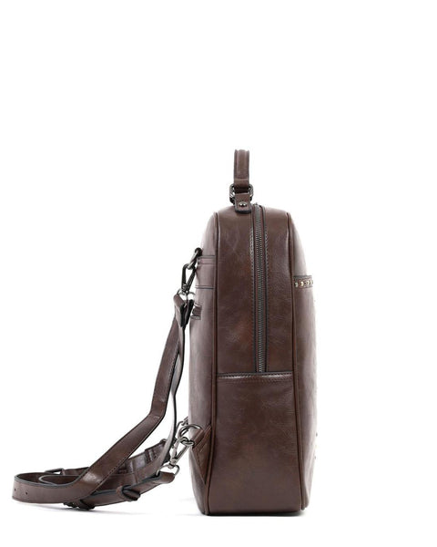 Τσάντα πλάτης DOCA σε καφέ χρώμα με εξωτερική τσέπη, αποσπώμενα/ρυθμιζόμενα λουράκια και τρουκς ΤΠΤ023000