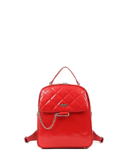 Γυναικεία τσάντα DOCA πλάτης σε κόκκινο χρώμα με λουστρίν υφή και κλείσιμο με καπάκι. ΤΠΤ205000
