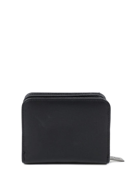 Πορτοφόλι DOCA σε μαύρο χρώμα με ασημί κούμπωμα. ΤΠΠ190000