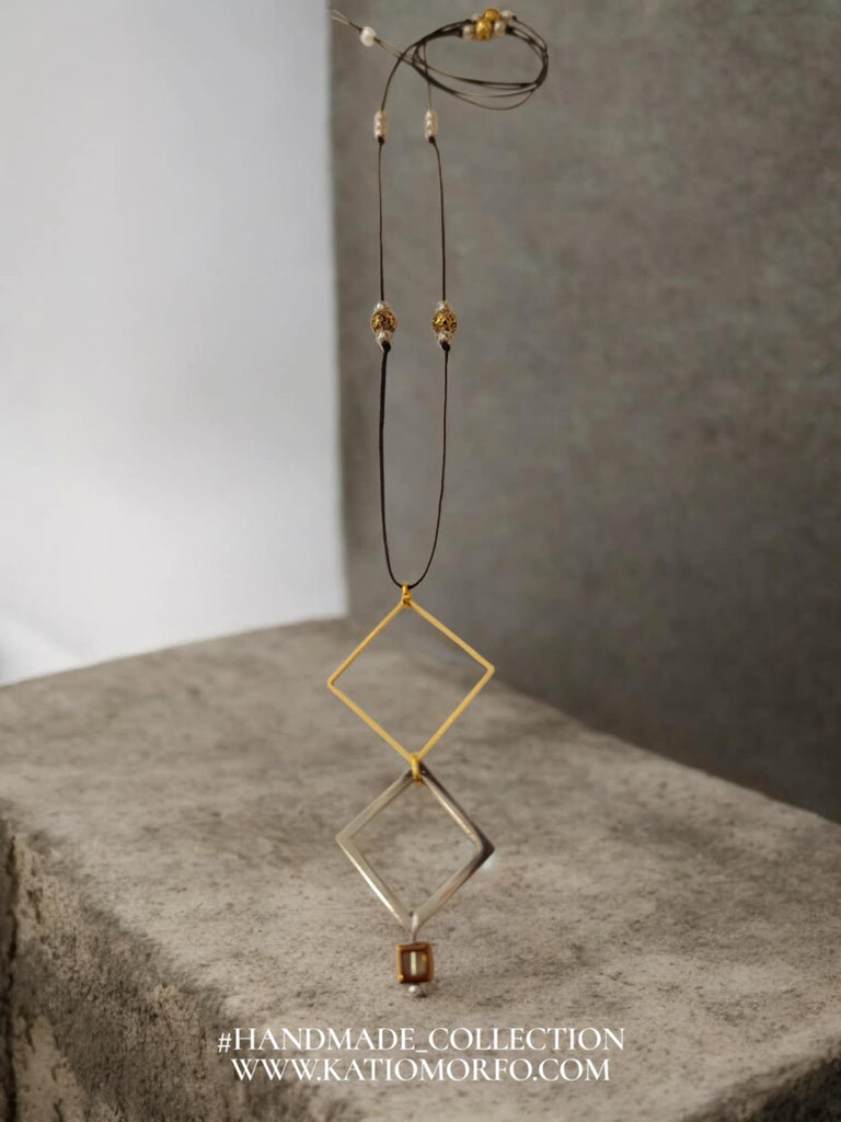 Χειροποίητο μακρύ κολιέ σε γεωμετρικό με ημιπολύτιμους λίθους. Κ259000